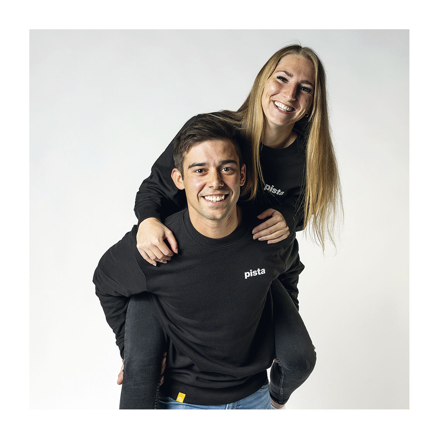 hello yellow sweater pista schwarz